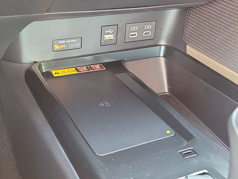 Used 2025 Toyota Camry SE FWD image 25