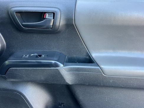 Used 2022 Toyota Tacoma SR RWD image 16