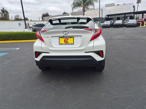Used 2019 Toyota C-HR XLE FWD image 7