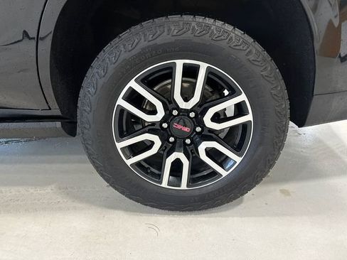 Used 2023 GMC Yukon AT4 w/ AT4 Premium Package AWD/4WD image 14