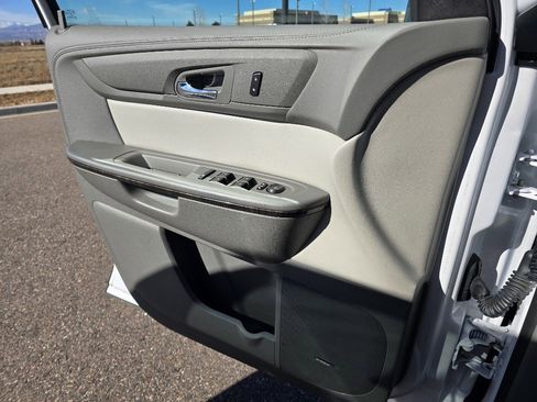 Used 2016 GMC Acadia SLT w/ Premium Edition image 18