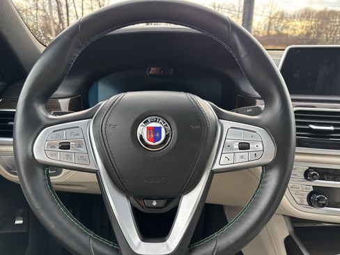 Used 2022 BMW ALPINA B7 xDrive image 16