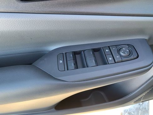 New 2026 Toyota Prius LE image 12