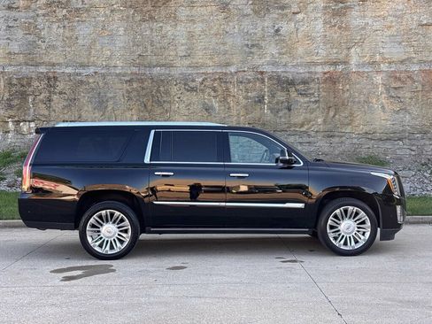 Used 2019 Cadillac Escalade ESV Platinum AWD/4WD image 8