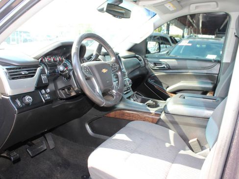 Used 2018 Chevrolet Tahoe LS w/ All-Season Package RWD image 12