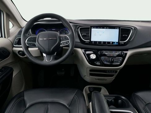 Used 2023 Chrysler Pacifica Touring-L FWD image 23