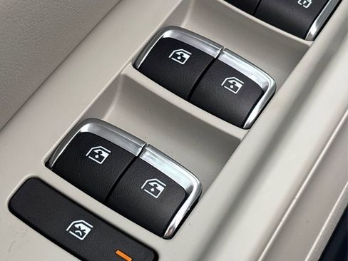 New 2025 Kia Carnival SX Prestige FWD image 30