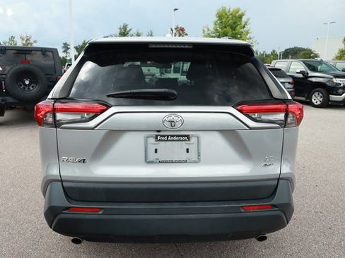 Used 2021 Toyota RAV4 LE AWD/4WD image 4