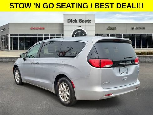 Used 2023 Chrysler Voyager LX FWD image 3