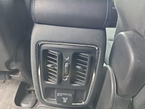 Used 2018 Jeep Grand Cherokee Laredo image 18