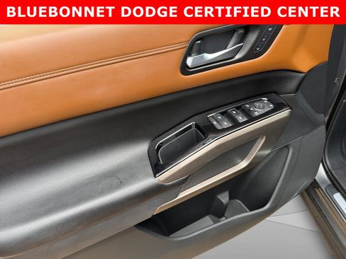 Used 2022 Nissan Pathfinder Platinum w/ Cargo Package FWD image 10