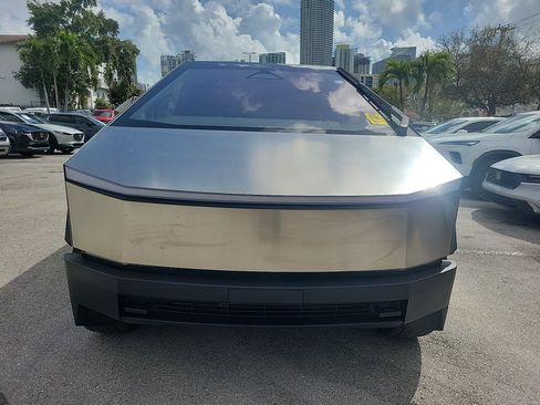 Used 2025 Tesla Cybertruck AWD Crew Cab image 3