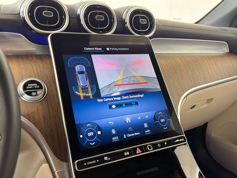 Used 2024 Mercedes-Benz GLC 300 image 29