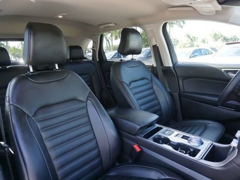 Used 2023 Ford Edge SEL w/ Convenience Package AWD/4WD image 2