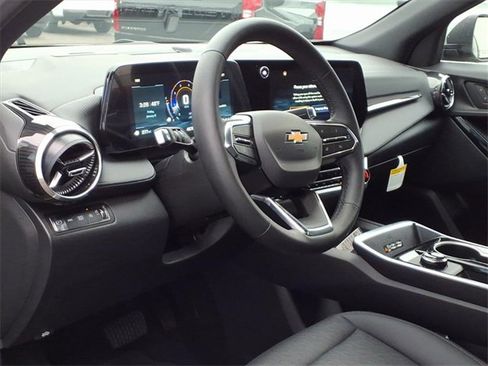 Used 2026 Chevrolet Equinox LT w/ Convenience Package II image 9