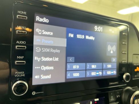 Used 2022 Toyota Highlander L FWD image 13