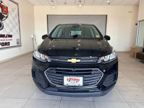 Used 2018 Chevrolet Trax LS FWD image 2
