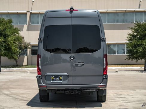 Used 2022 Mercedes-Benz Sprinter 2500 image 12