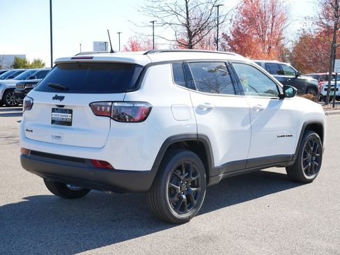 New 2026 Jeep Compass Latitude image 9