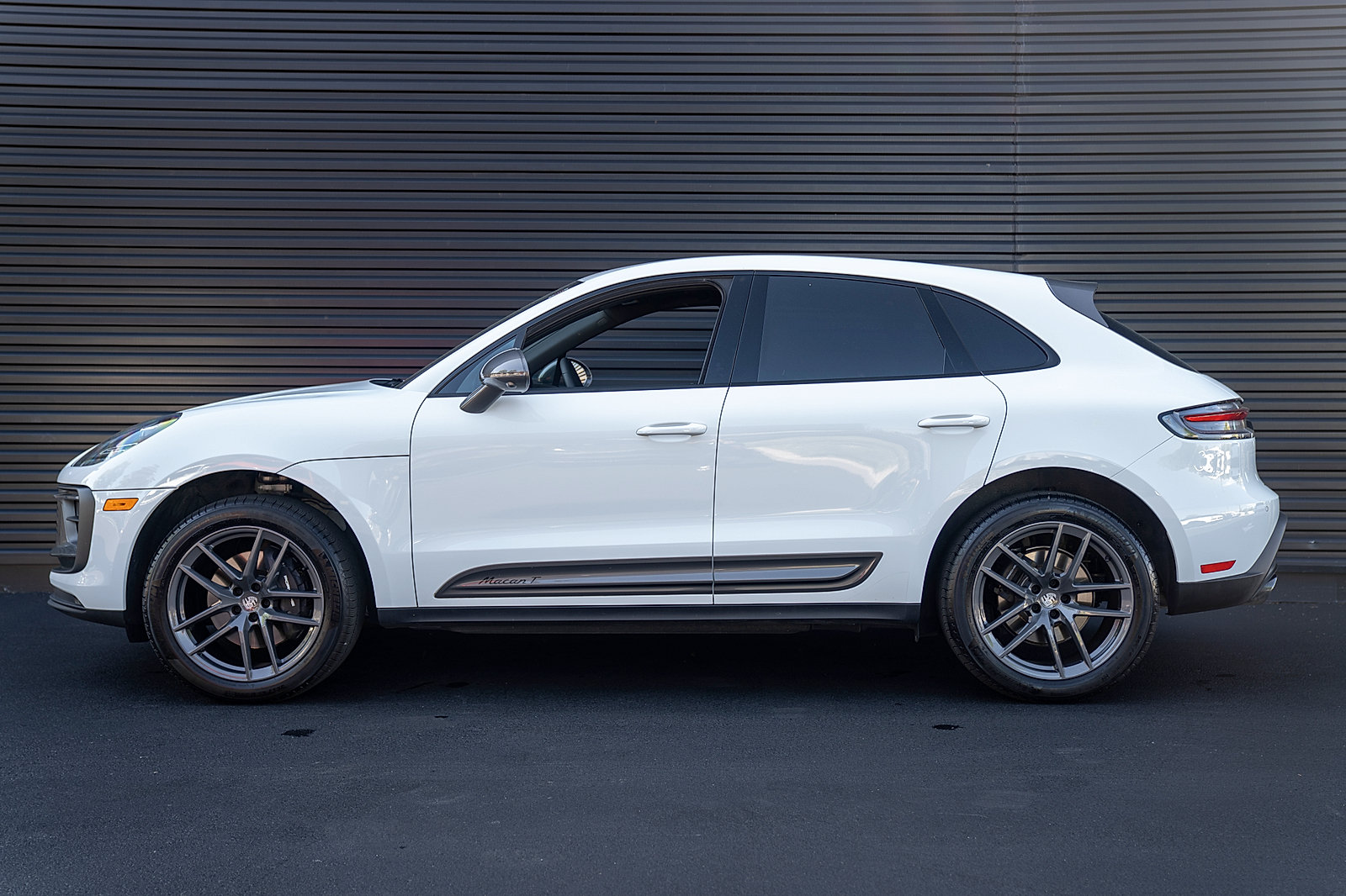 Certified 2026 Porsche Macan T AWD/4WD image 2