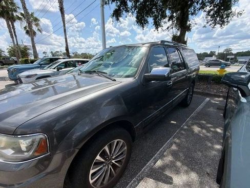 Used 2016 Lincoln Navigator L Select RWD image 3