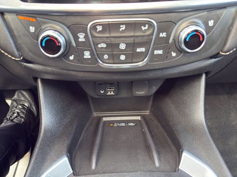 Used 2022 Chevrolet Traverse Premier w/ Redline Edition AWD/4WD image 34
