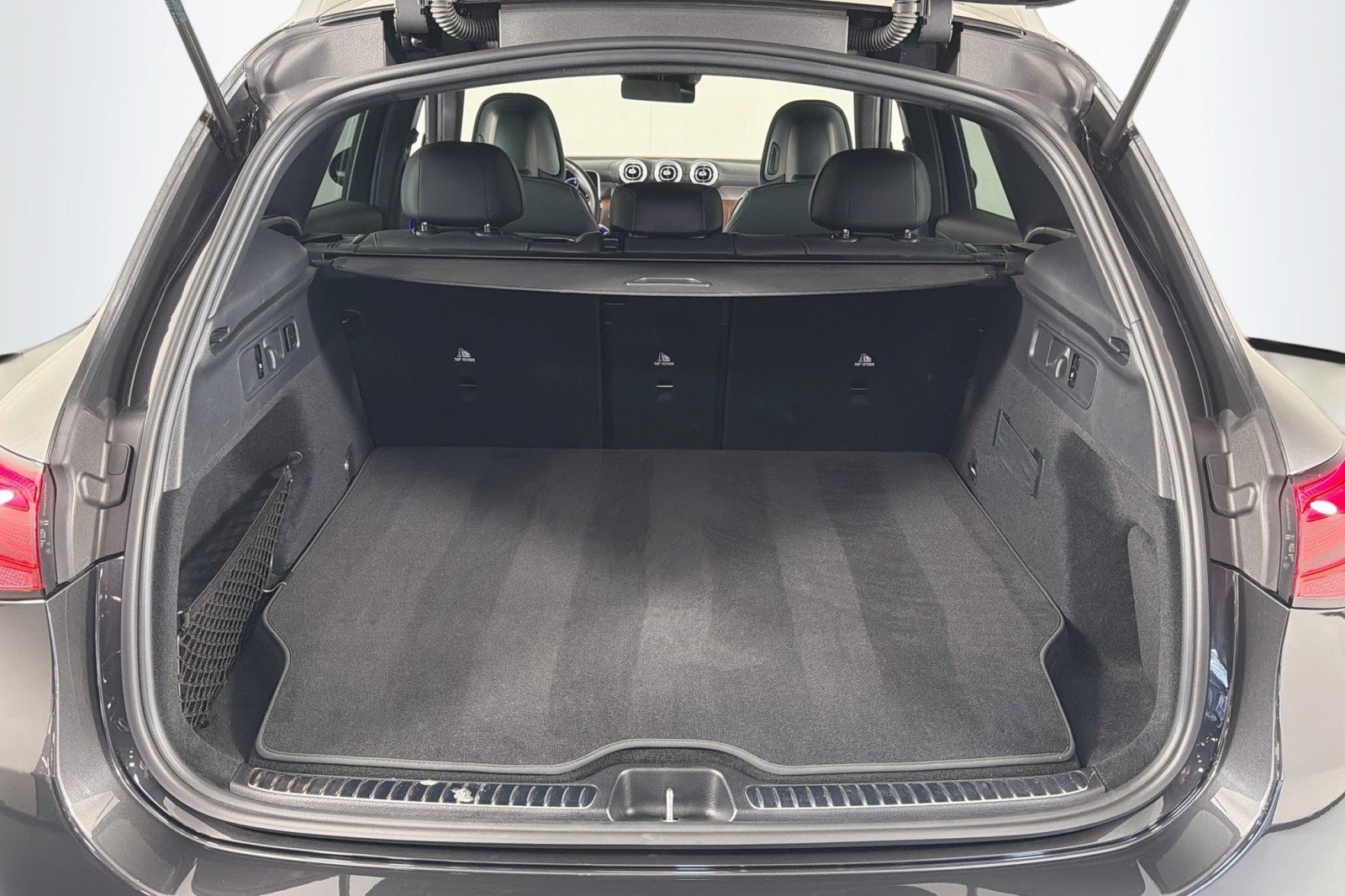 Used 2025 Mercedes-Benz GLC 350e 4MATIC image 21