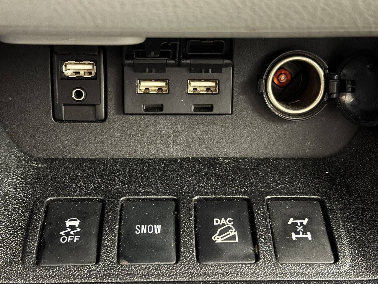 Used 2019 Toyota Highlander XLE AWD/4WD image 40
