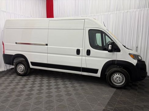 Used 2024 RAM ProMaster 2500 w/ Convenience Group FWD image 9