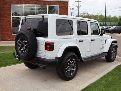 Used 2024 Jeep Wrangler Unlimited Sahara w/ Technology Group AWD/4WD image 34