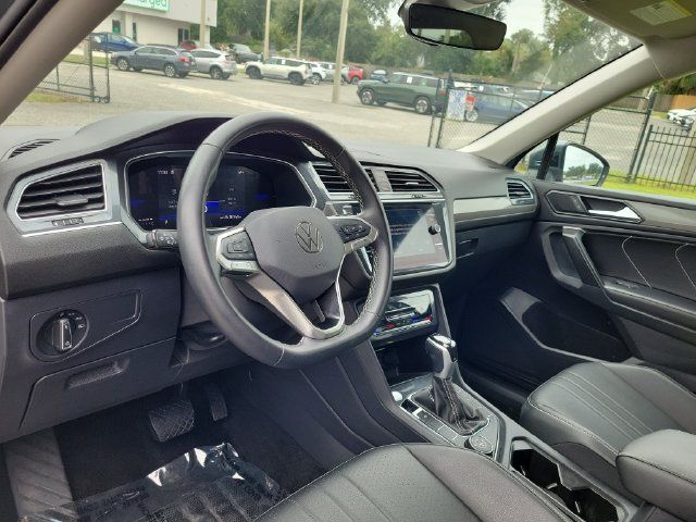Used 2024 Volkswagen Tiguan SE AWD/4WD image 18