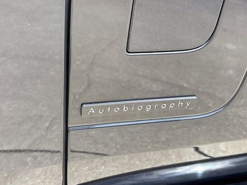 Used 2025 Land Rover Range Rover Long Wheelbase Autobiography AWD/4WD image 15
