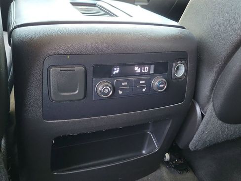 Used 2015 Chevrolet Suburban LT w/ Luxury Package RWD image 21