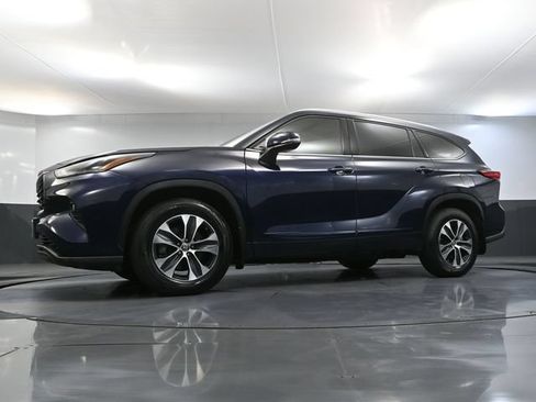Used 2022 Toyota Highlander XLE AWD/4WD image 58