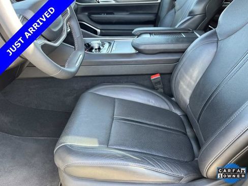Certified 2024 Jeep Wagoneer Series III w/ Premium Group I AWD/4WD image 30