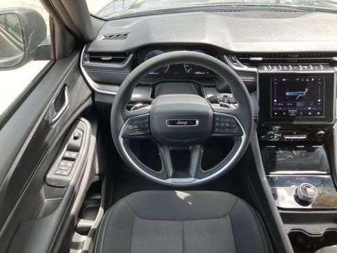 Used 2025 Jeep Grand Cherokee Laredo X RWD image 24