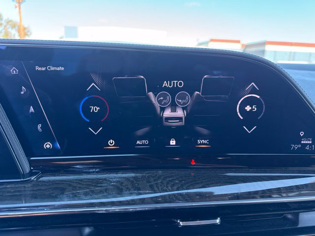 Used 2023 Cadillac Escalade Premium Luxury AWD/4WD image 34