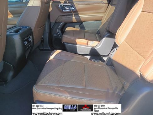 Used 2022 Chevrolet Suburban High Country w/ Premium Package image 13