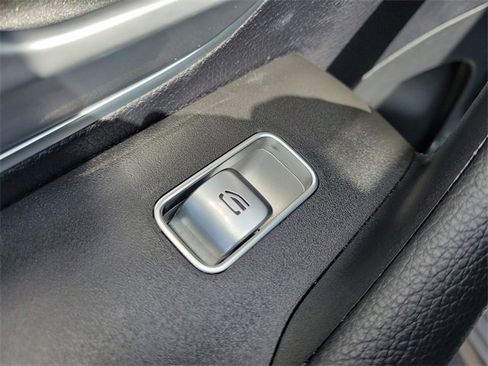 Used 2024 Mercedes-Benz GLS 450 4MATIC image 15