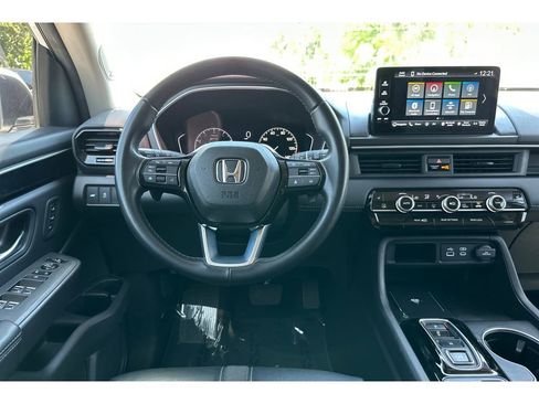 Used 2025 Honda Pilot Touring image 16