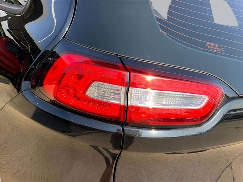 Used 2014 Jeep Cherokee Sport w/ Trailer Tow Group AWD/4WD image 28