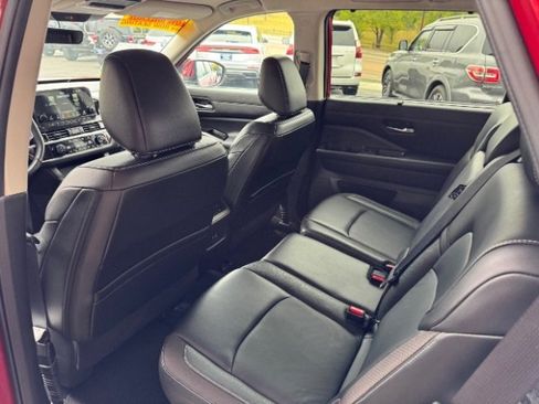 Used 2023 Nissan Pathfinder SL image 13
