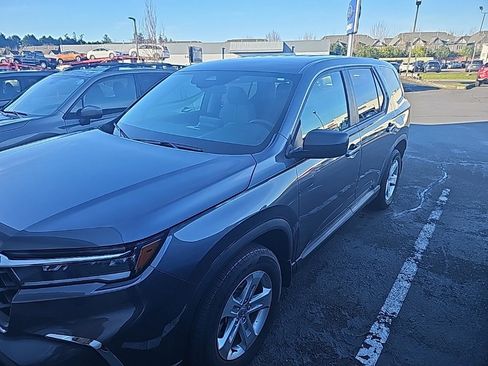 Used 2023 Honda Pilot LX image 2