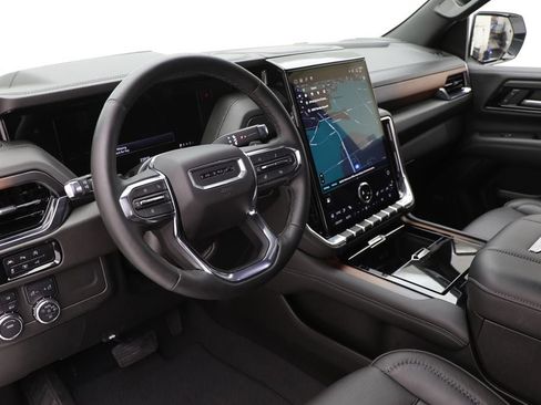 Used 2025 GMC Yukon XL Denali image 15