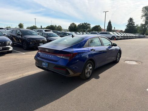 Used 2025 Hyundai Elantra SE FWD image 2