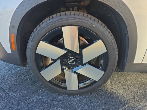 Certified 2025 MINI Cooper Countryman S w/ Comfort Package Max image 9