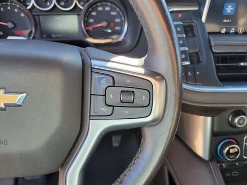 Used 2021 Chevrolet Suburban LT w/ LT Signature Package RWD image 18
