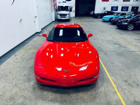 Used 2004 Chevrolet Corvette Coupe w/ Preferred Equipment Group RWD image 3