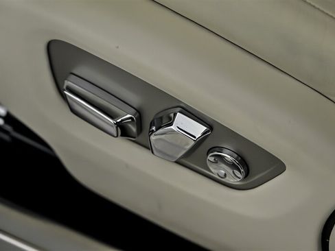 Used 2015 Rolls-Royce Wraith RWD image 24