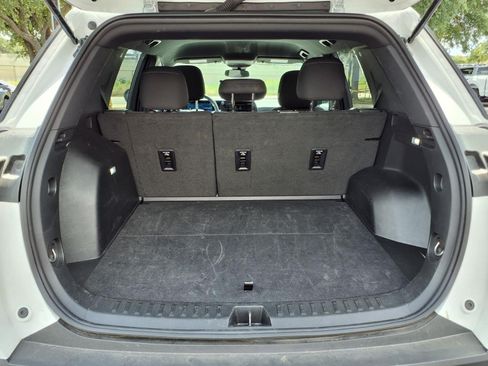 Used 2025 Chevrolet Equinox LT FWD image 12